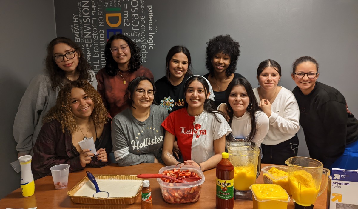 Comunidad, a student affinity organization focused on creating a community between community between Latine/x students across campus, held a dessert bar at the Multicultural Center.
